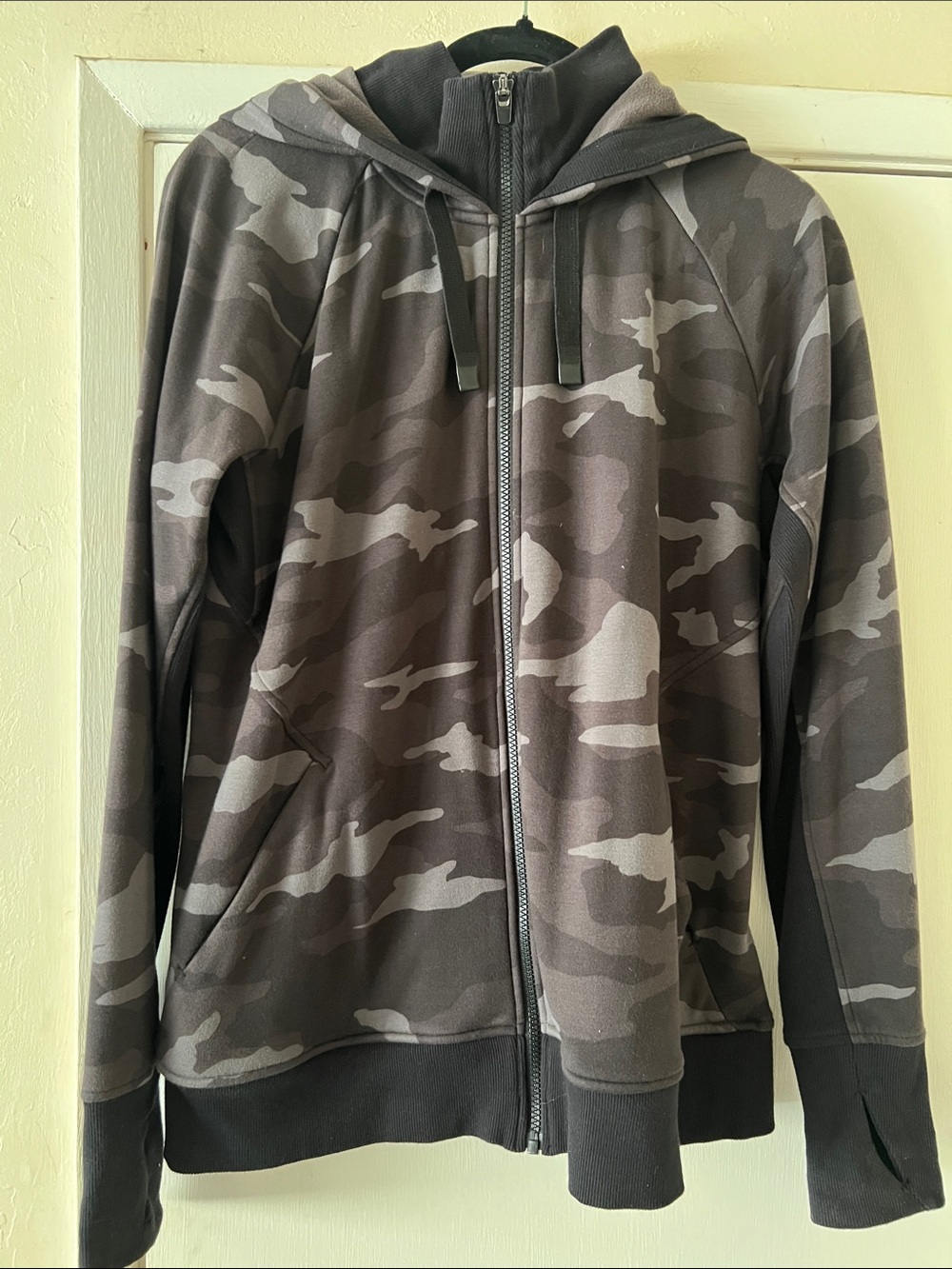 Athleta women’s Charcoal Camo Zip Hoodie Jacket L/T